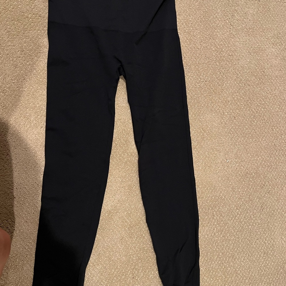 SPANX Black Leggings Sleek Form-Fitting Design